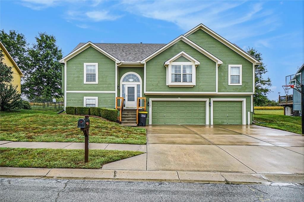 1108 W 10TH Avenue, Kearney, MO