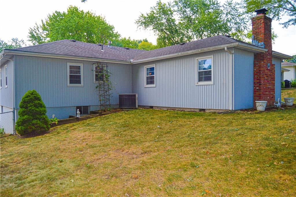 8912 N Grand Avenue — photo 13