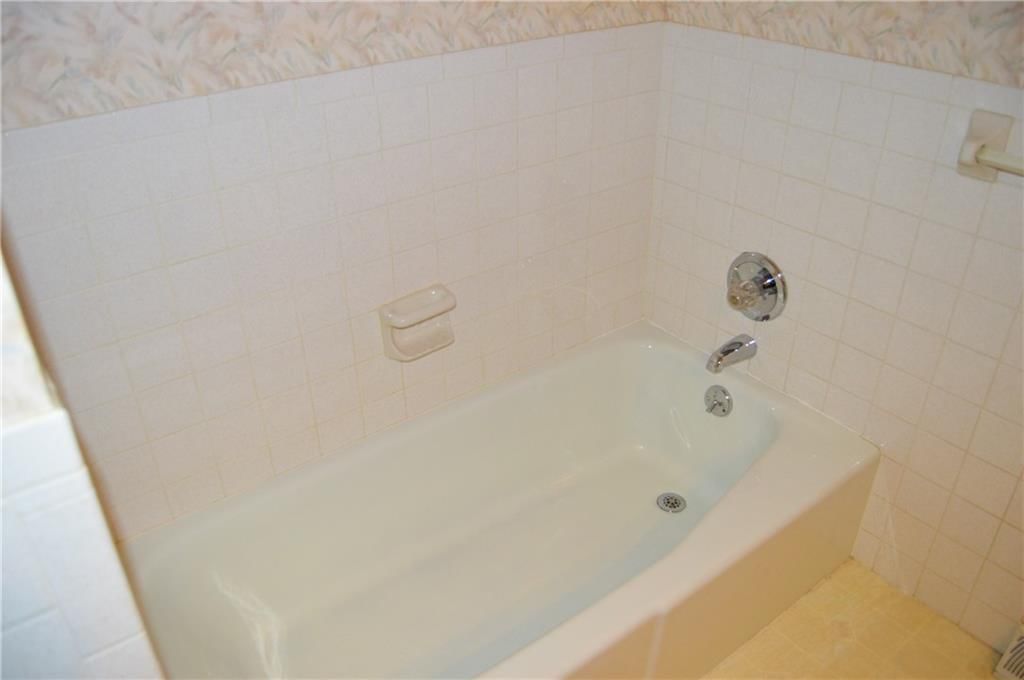 8912 N Grand Avenue — photo 17
