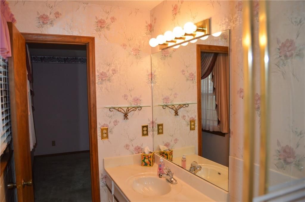 8912 N Grand Avenue — photo 25