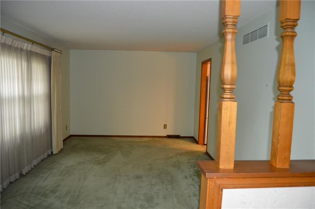 8912 N Grand Avenue — photo 9