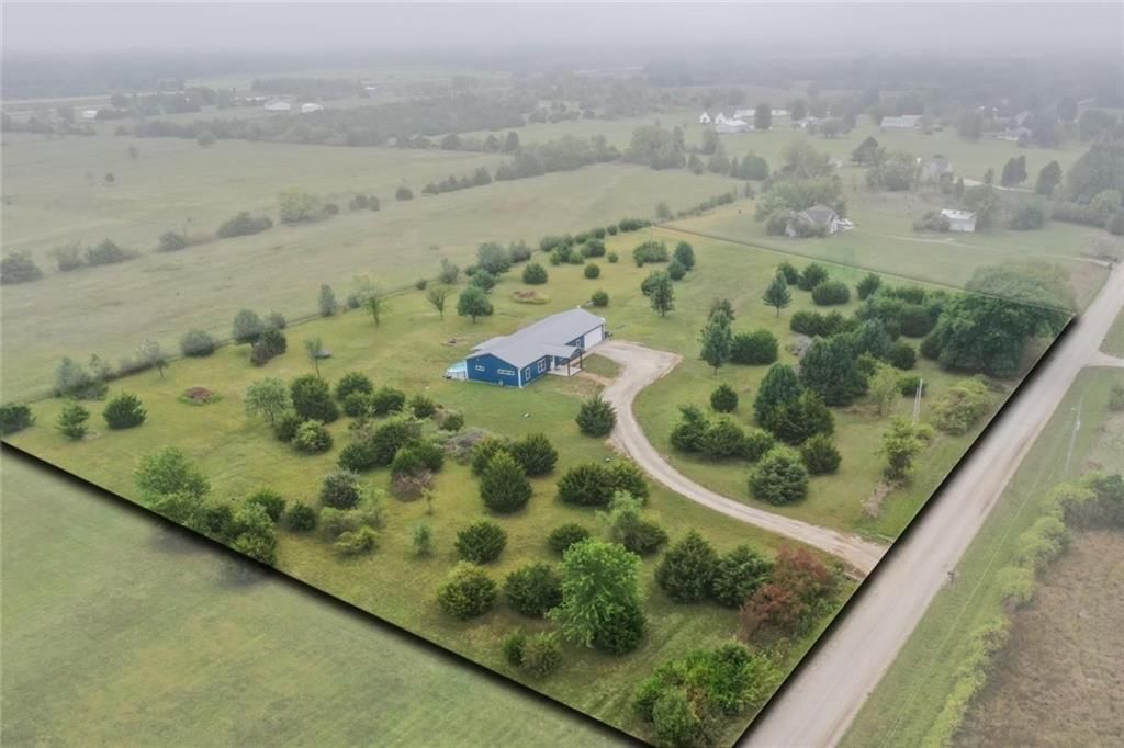 4875 Eisenhower Road — photo 32