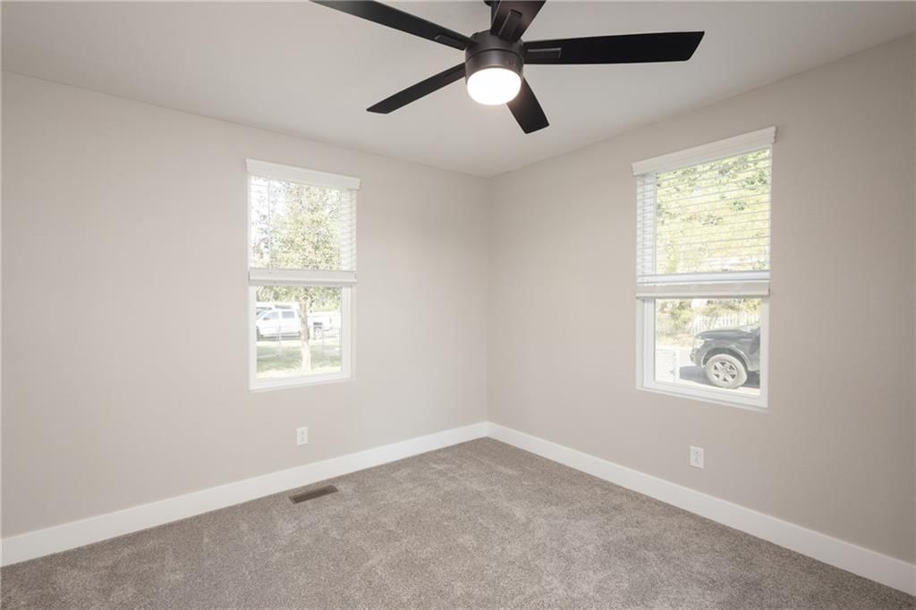 900 S vermont Avenue — photo 19