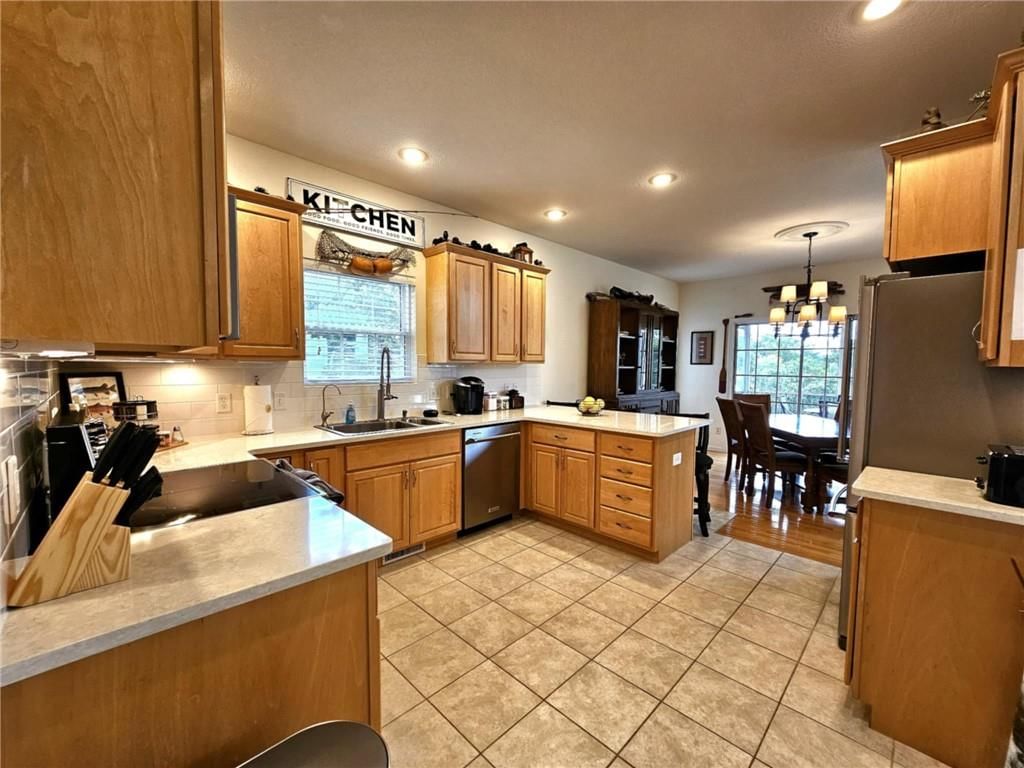528 West End Circle — photo 14