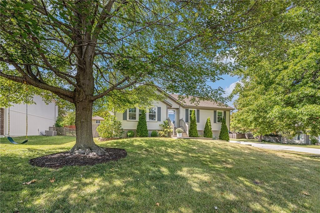 1632 NE Stonewood Drive — photo 2