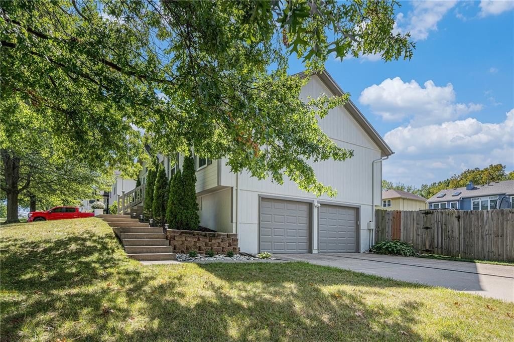 1632 NE Stonewood Drive — photo 3