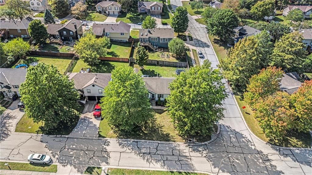 1632 NE Stonewood Drive — photo 32