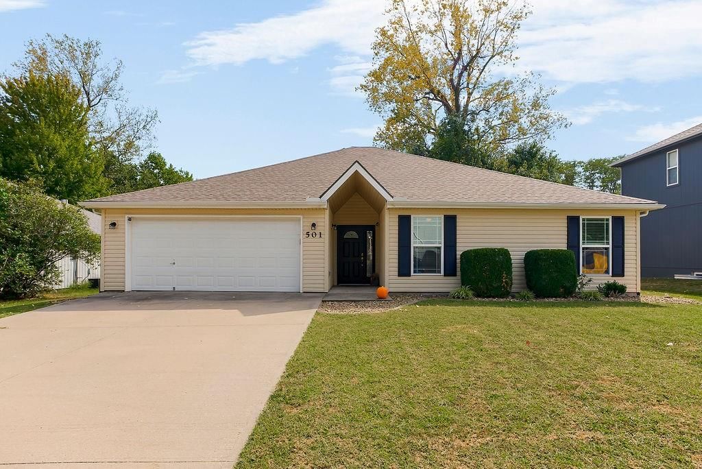501 SW Creek Ridge Drive, Grain Valley, MO