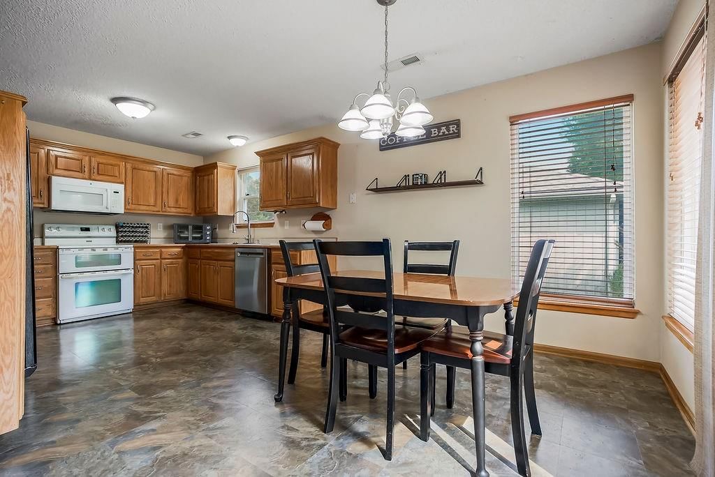 501 SW Creek Ridge Drive — photo 9