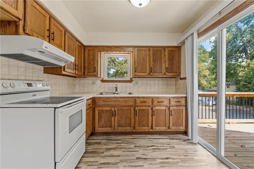 307 N Bradley Street — photo 11