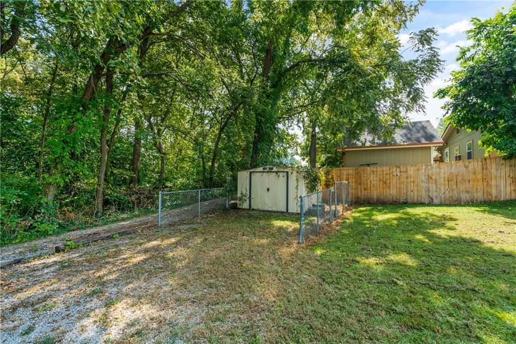 307 N Bradley Street — photo 33
