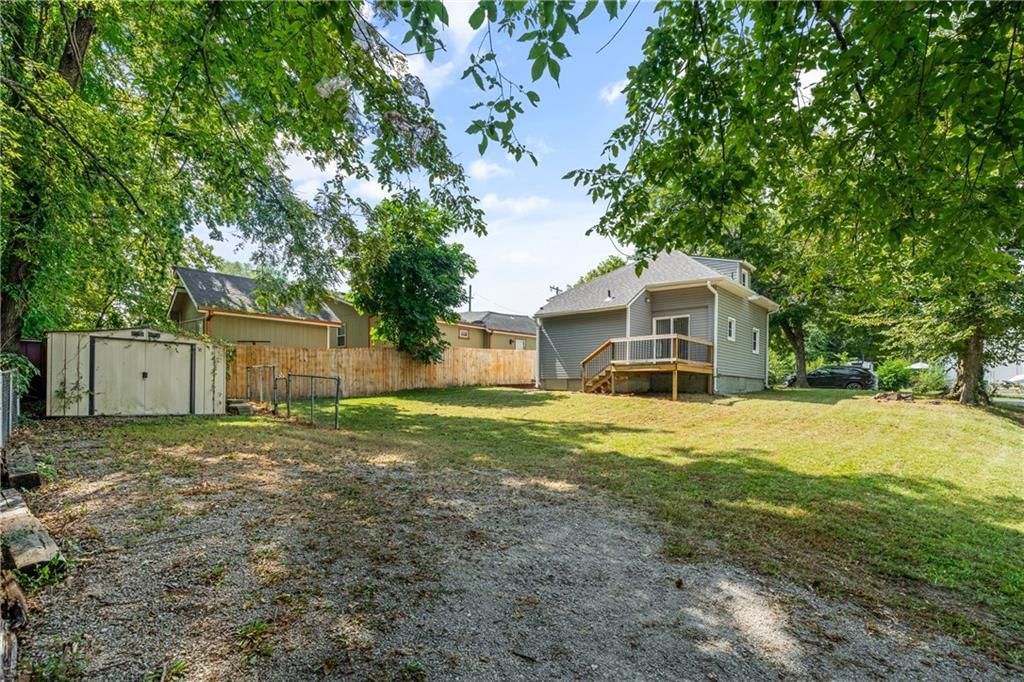 307 N Bradley Street — photo 34