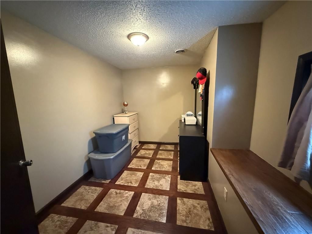 1612 Commercial Street — photo 17