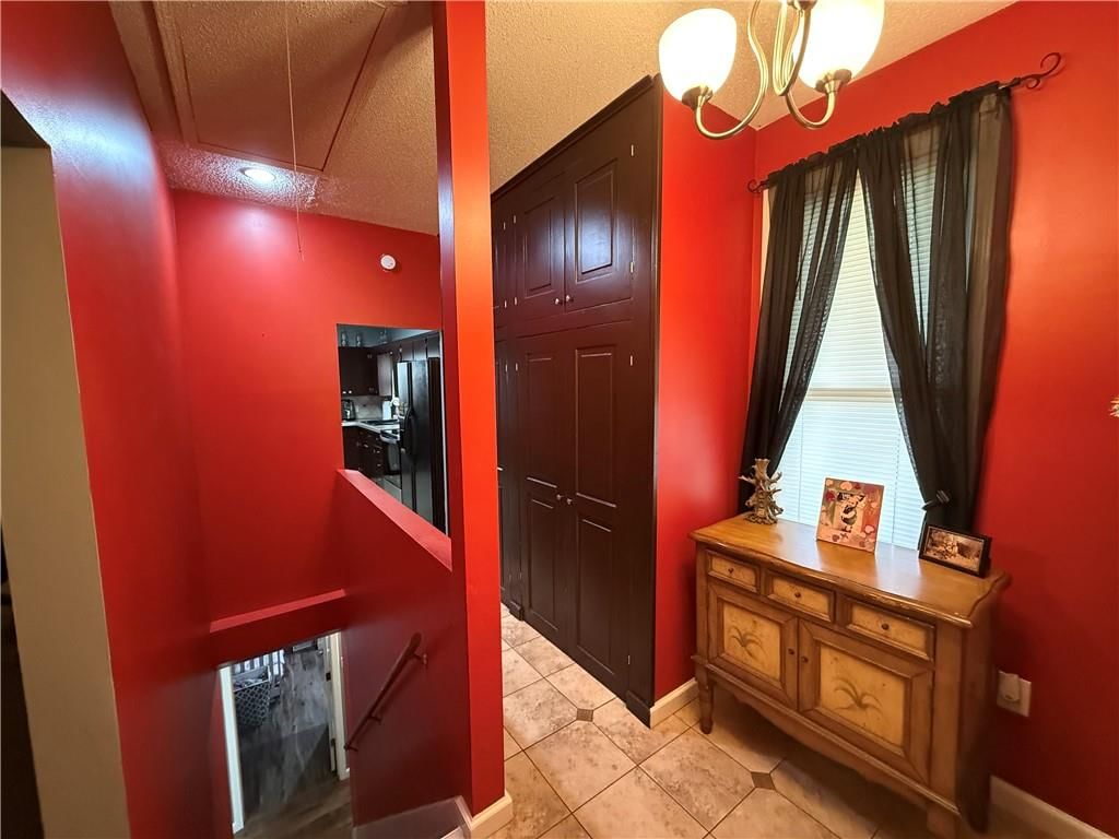 1612 Commercial Street — photo 3