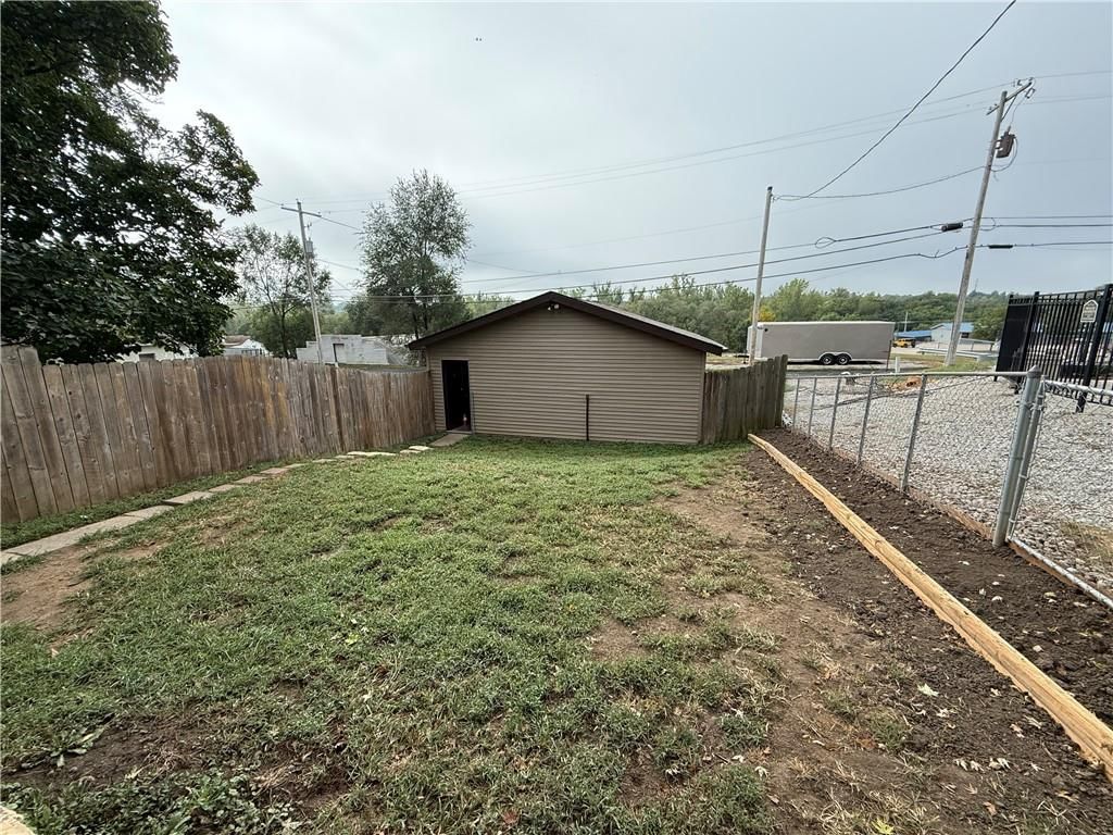 1612 Commercial Street — photo 23