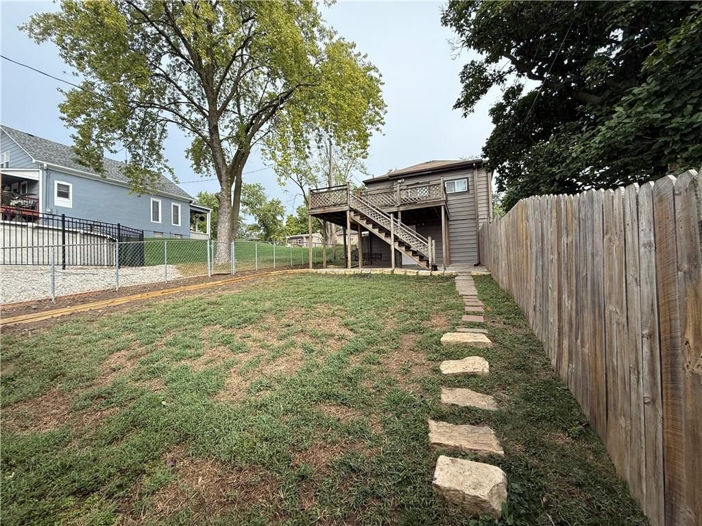 1612 Commercial Street — photo 25