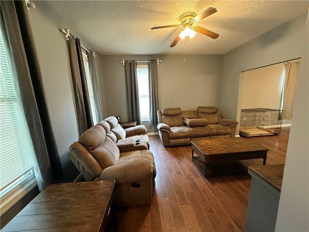 1612 Commercial Street — photo 4