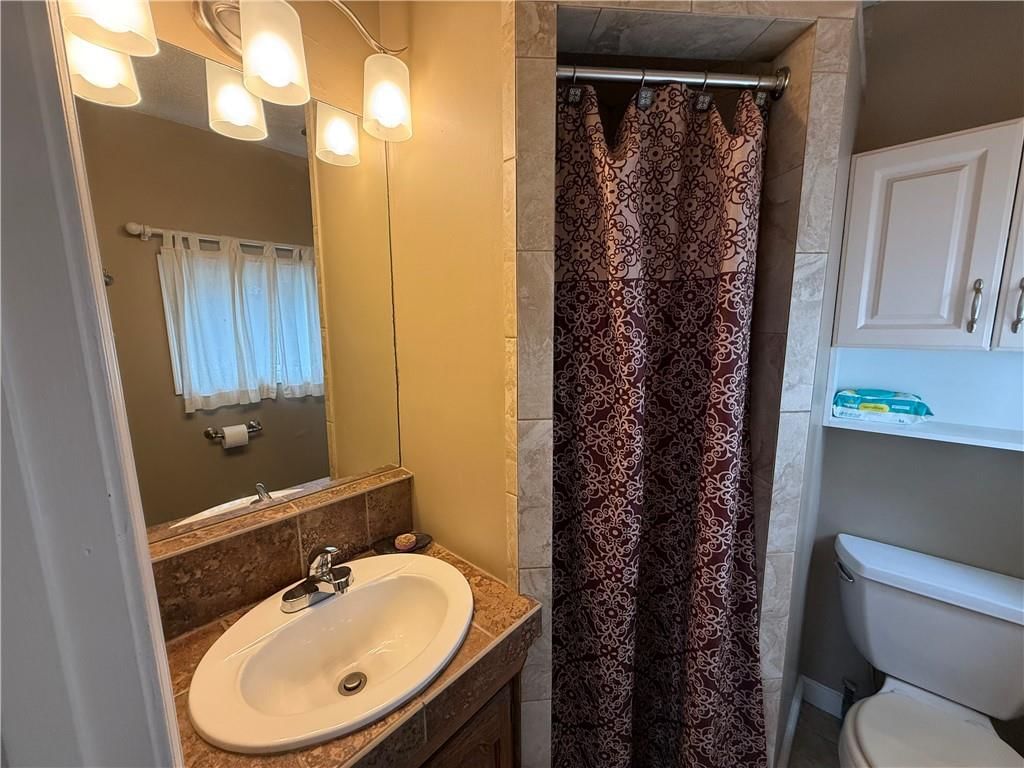 1612 Commercial Street — photo 9