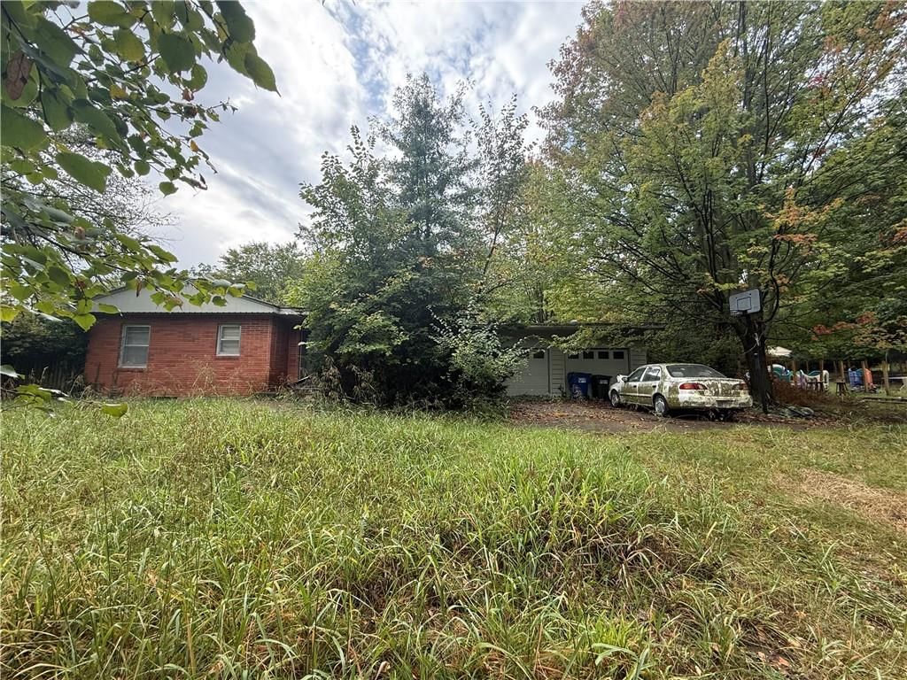1515 Pinewood Drive — photo 2
