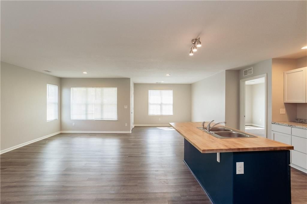 10717 E 46th Terrace — photo 13