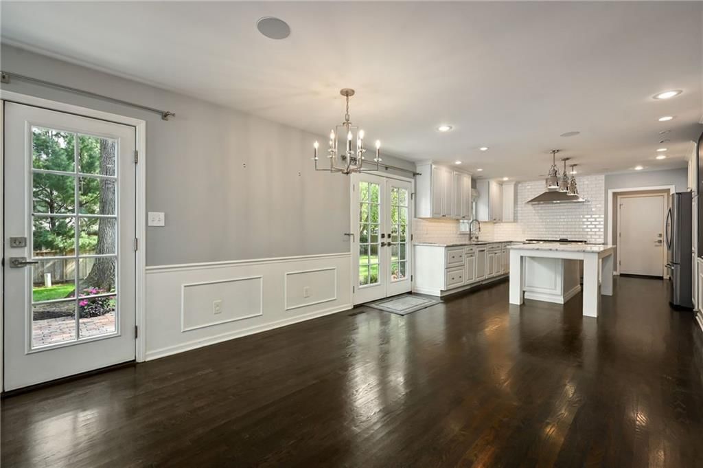 10111 Howe Drive — photo 15