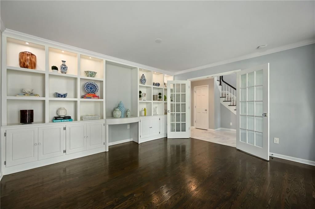 10111 Howe Drive — photo 24