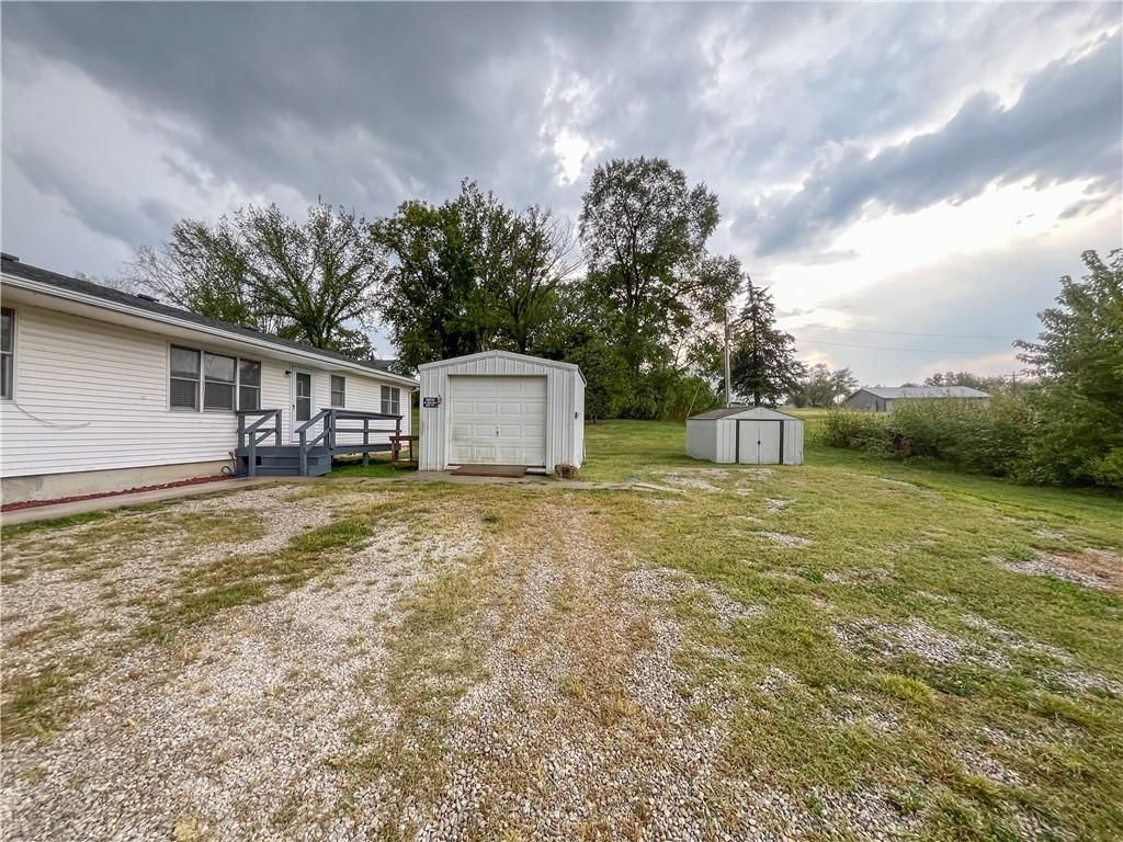805 E Hazelwood Street — photo 17