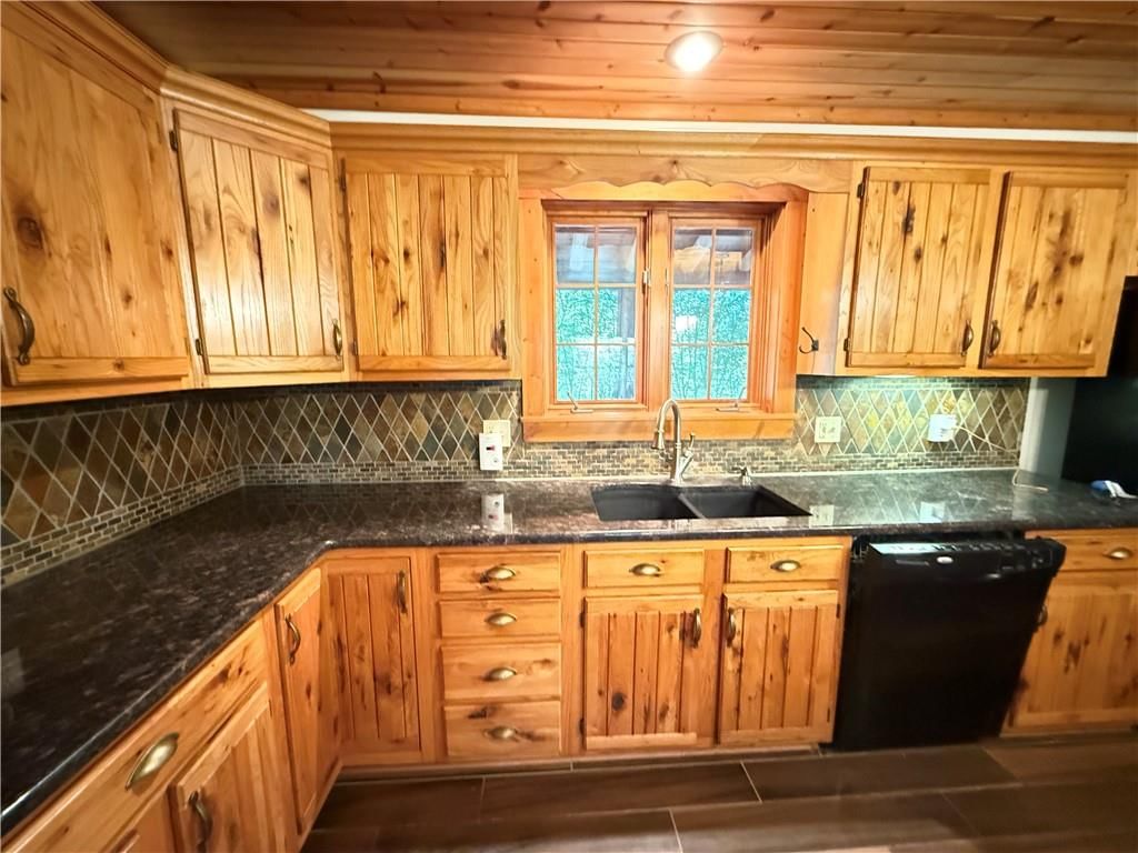 9815 S M 7 Highway — photo 12