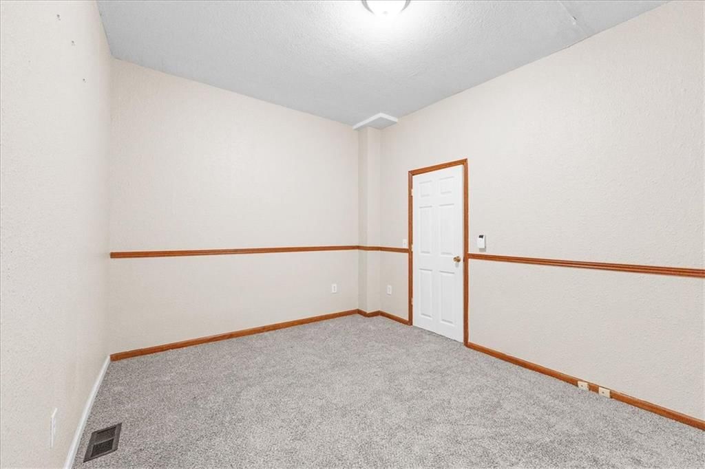 912 N Main Street — photo 11