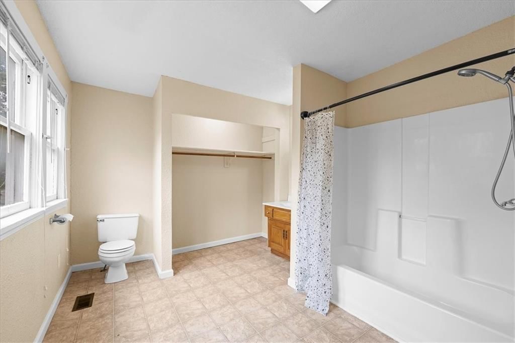 912 N Main Street — photo 15