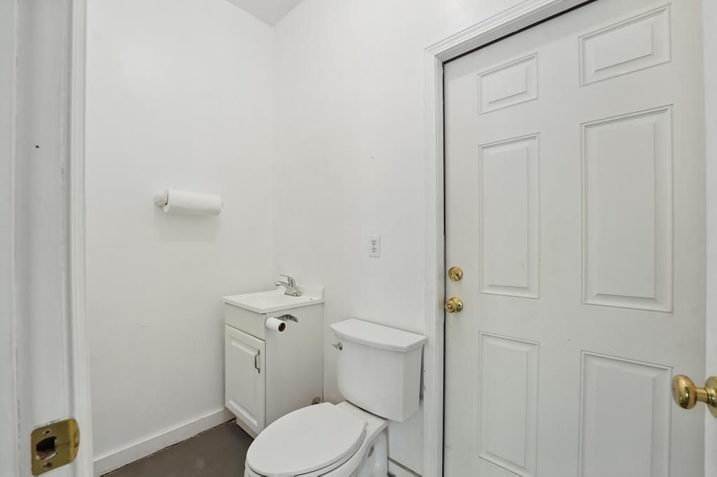 1548 NE Woods Chapel Road — photo 33