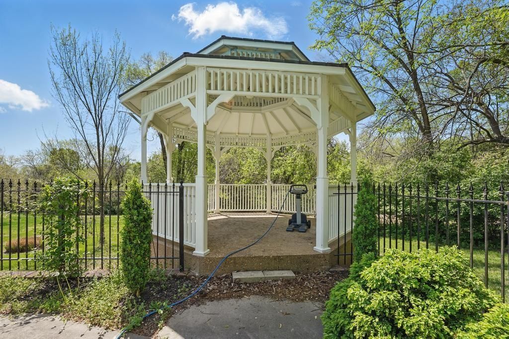 1548 NE Woods Chapel Road — photo 38