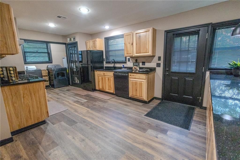 407 Lemon Street — photo 17