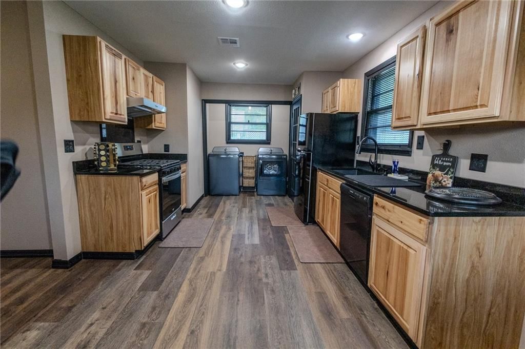 407 Lemon Street — photo 20