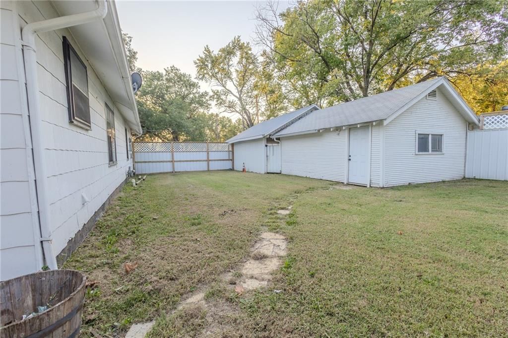 407 Lemon Street — photo 8