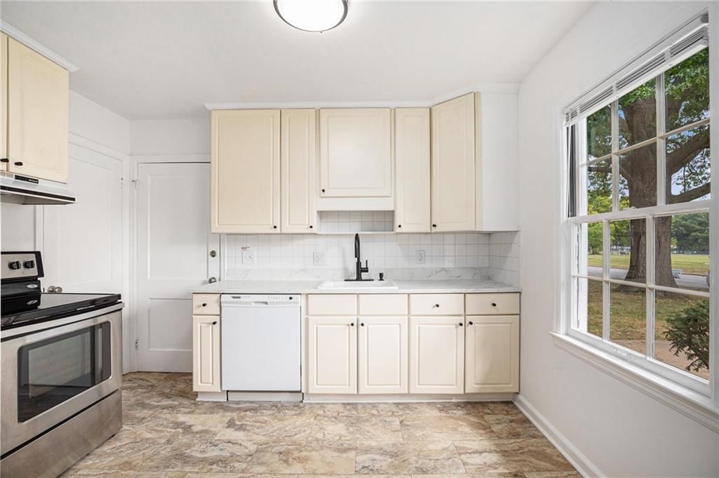 8330 Summit Street — photo 9