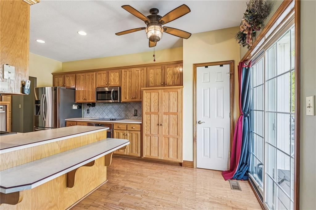 413 E Montgomery Place — photo 7