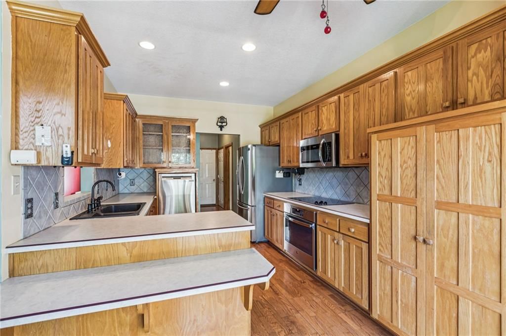 413 E Montgomery Place — photo 8