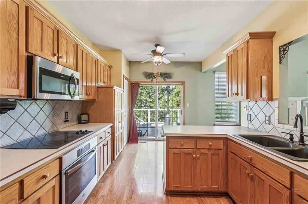 413 E Montgomery Place — photo 10