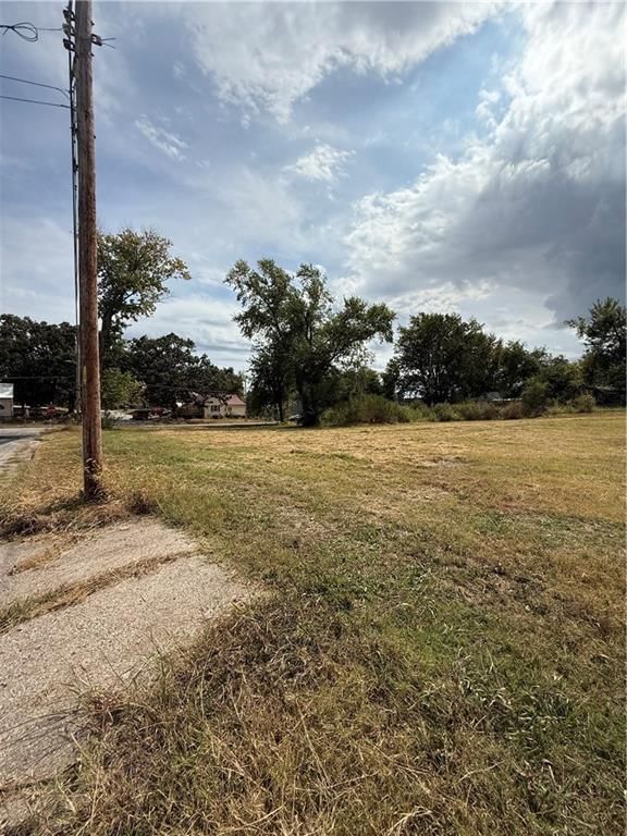 930 E Wooter Street — photo 5
