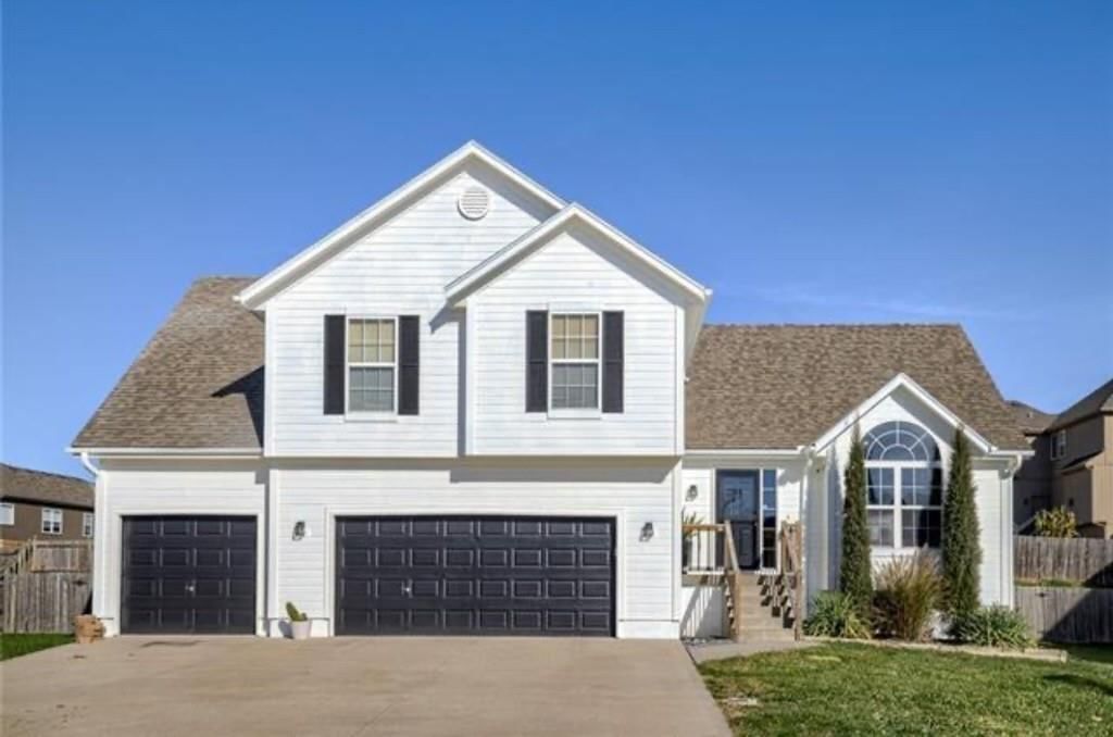 2344 SW Switchback Court, Lee's Summit, MO