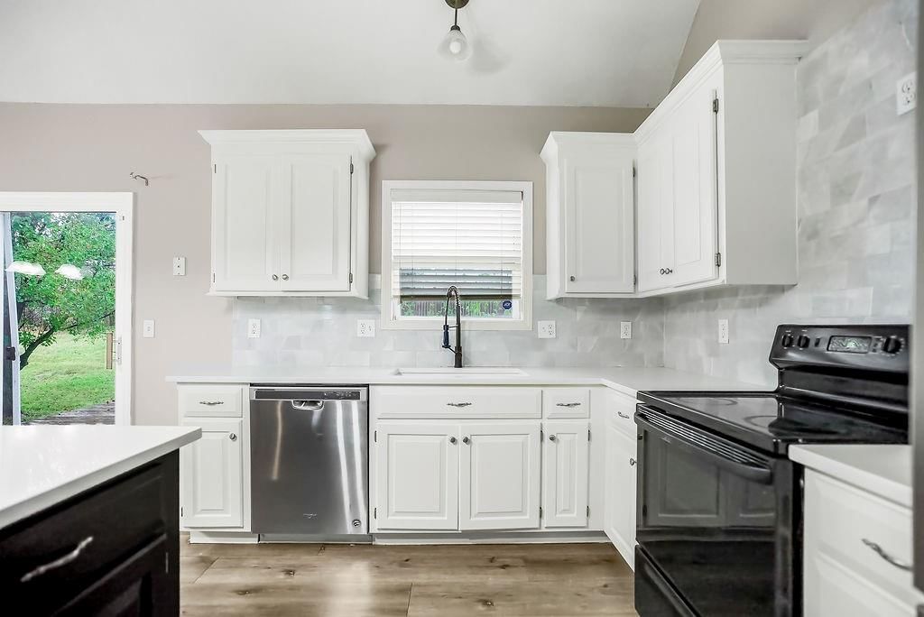 2344 SW Switchback Court — photo 9