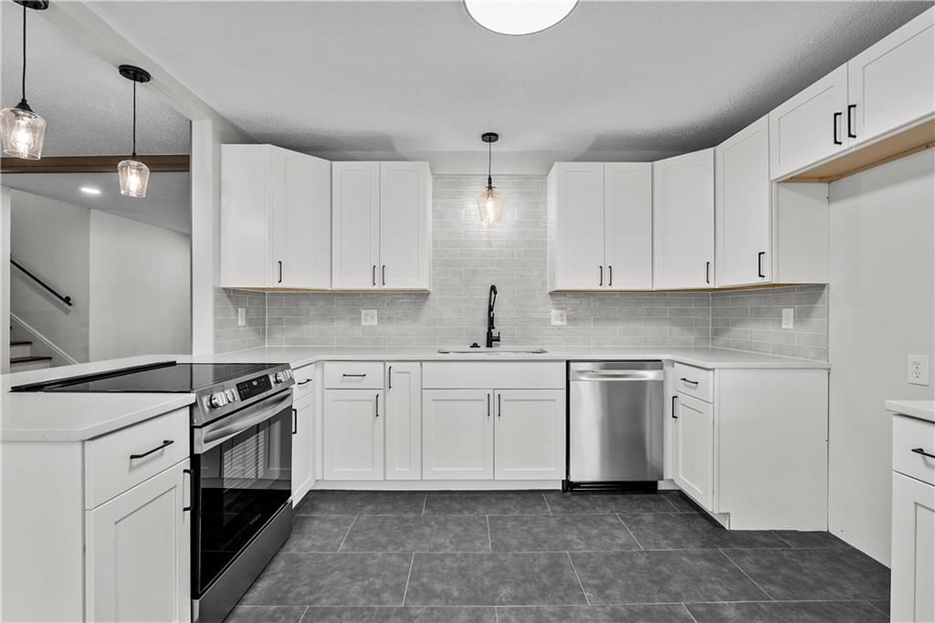 8512 MAYWOOD Avenue — photo 12