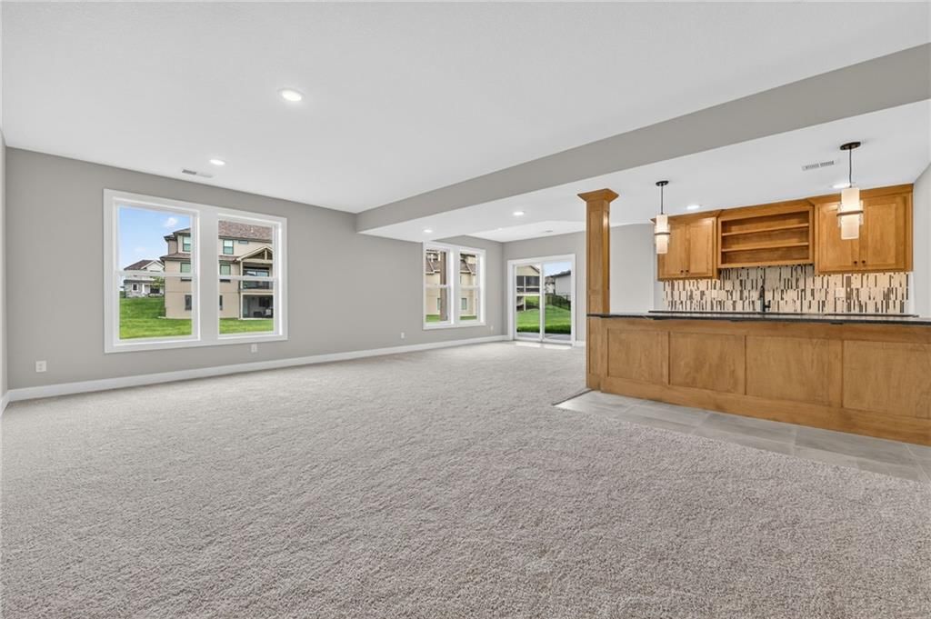 4867 NW Vicolo Dellamore Way, Riverside, MO