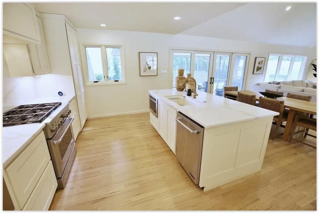 605 W Quincy Street — photo 23