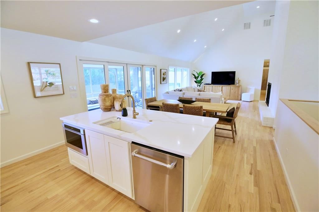 605 W Quincy Street — photo 24