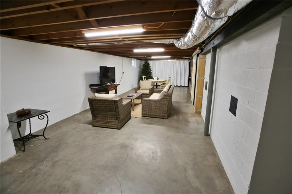 605 W Quincy Street — photo 53