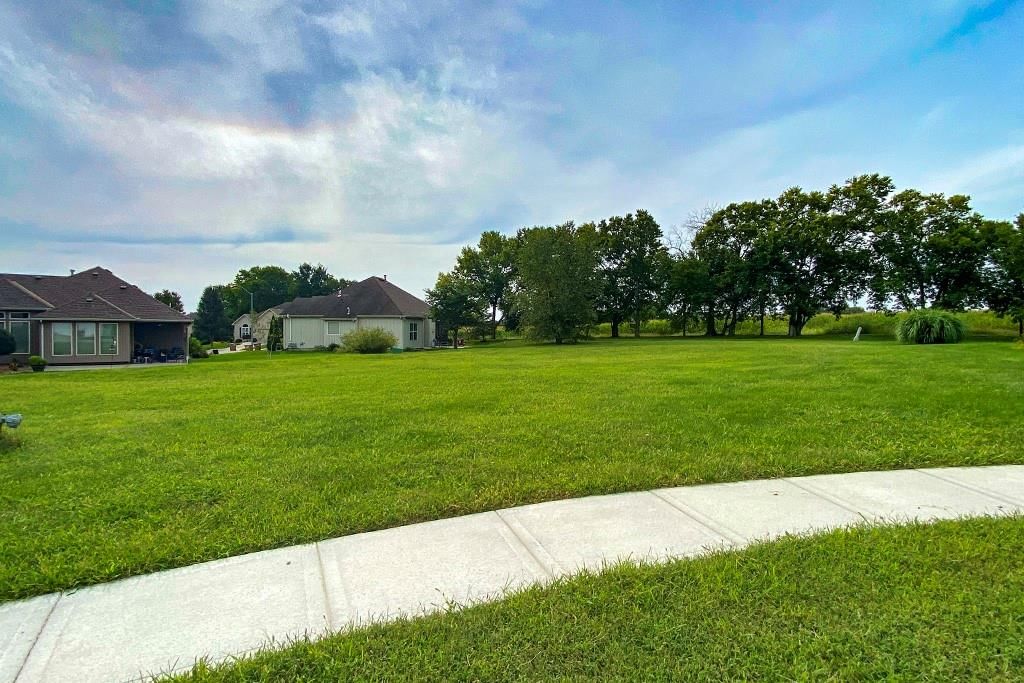 305 Crestview Court, Raymore, MO