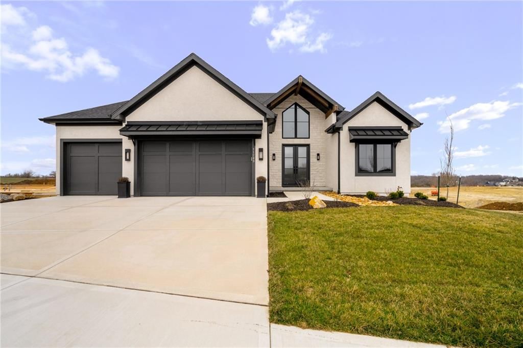 11289 S Sunray Drive, Olathe, KS