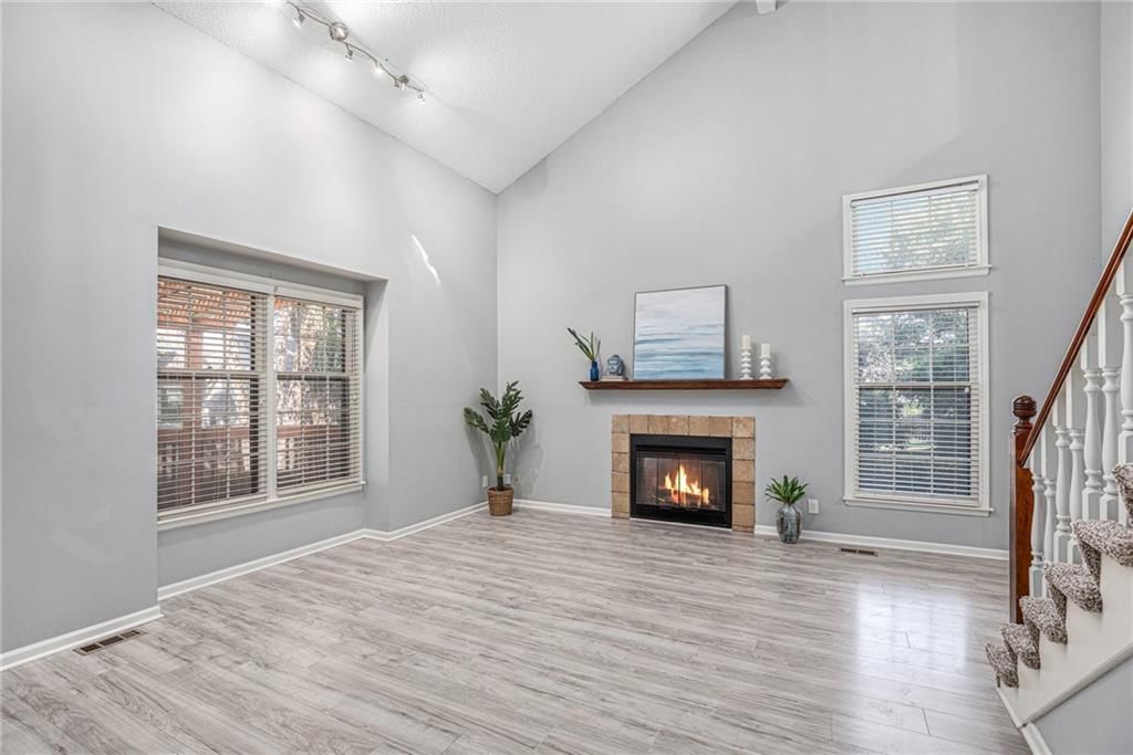 9024 W 121st Terrace — photo 3